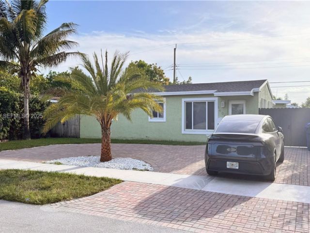  3 BR,  2.00 BTH &nbsp; style home in Hollywood