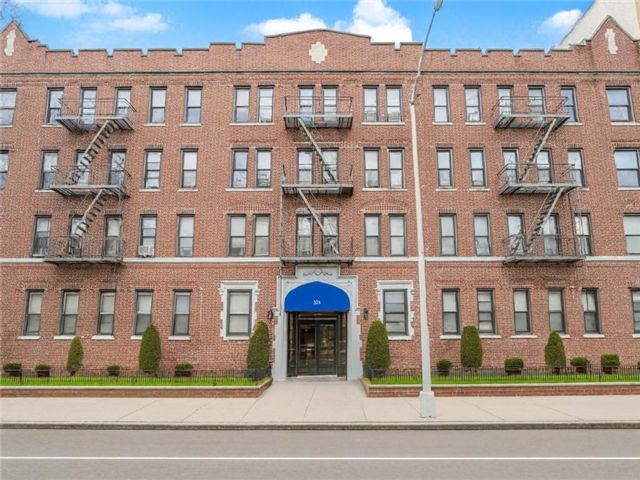  1 BR,  1.00 BTH &nbsp;Co-op style home in Bay Ridge