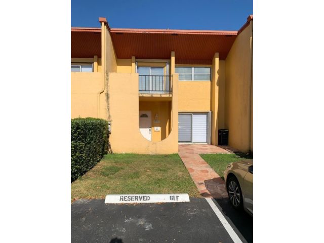  3 BR,  2.50 BTH &nbsp;Townhouse style home in Miami