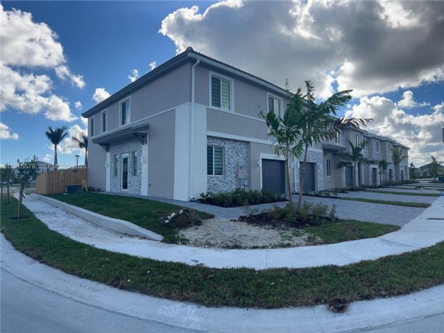  4 BR,  3.50 BTH &nbsp;Townhouse style home in Homestead