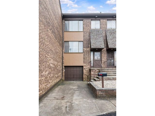  3 BR,  3.00 BTH &nbsp;Condominium style home in Grasmere