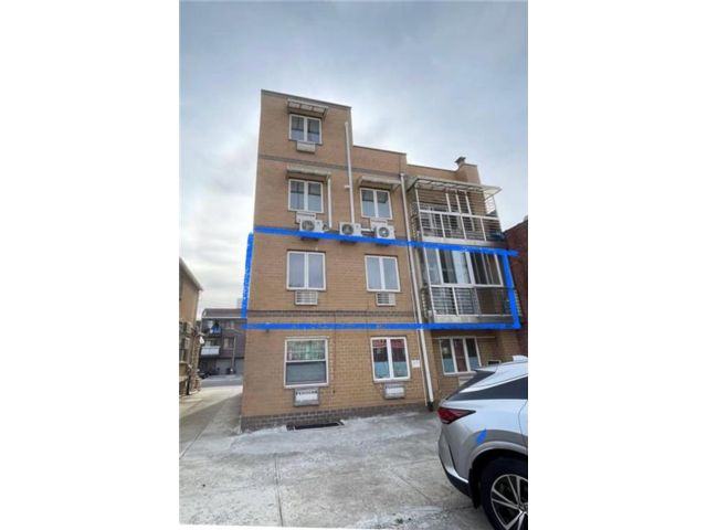  2 BR,  2.00 BTH &nbsp;Condominium style home in Bath Beach