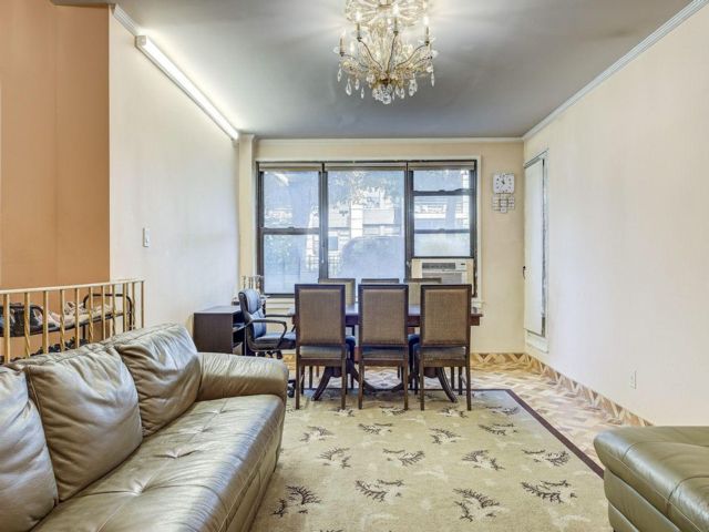  2 BR,  2.00 BTH &nbsp;Apartment style home in Rego Park