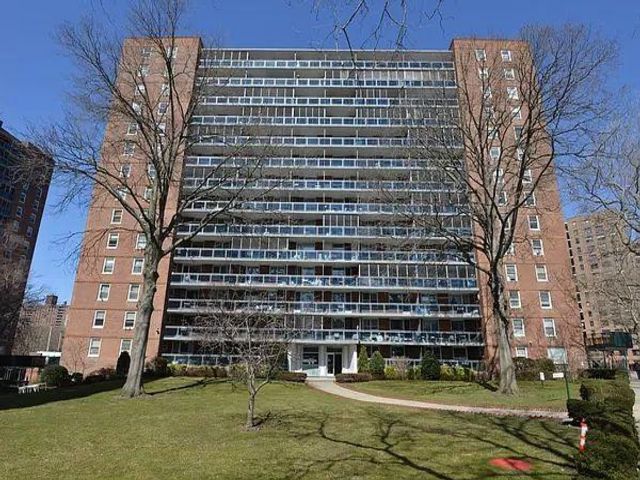 Studio,  1.00 BTH &nbsp;Co-op style home in Rego Park