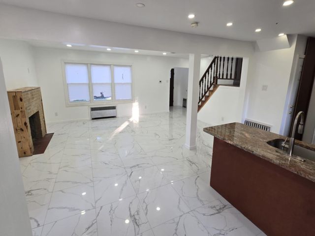  5 BR,  3.00 BTH &nbsp;Colonial style home in Bayswater