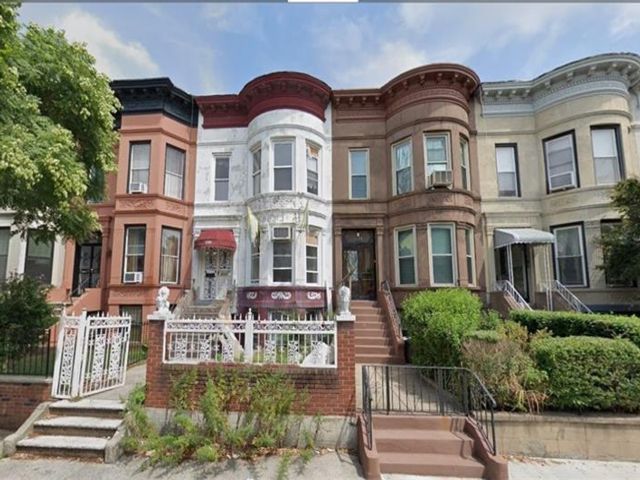 Studio,  0.00 BTH &nbsp;Multi-family style home in Crown Heights