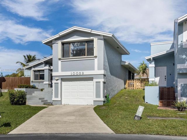  2 BR,  2.00 BTH &nbsp;2 story style home in Miami