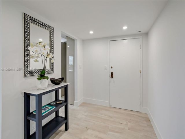  2 BR,  2.00 BTH &nbsp; style home in Key Biscayne