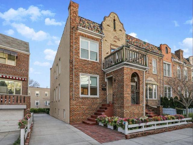 Studio,  0.00 BTH &nbsp;Multi-family style home in Marine Park