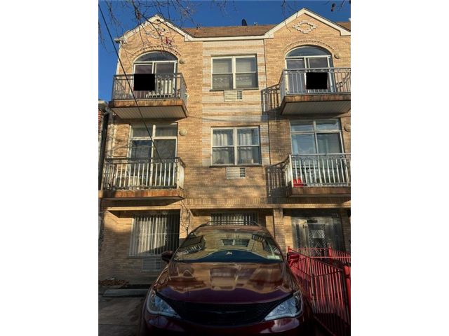  2 BR,  1.00 BTH &nbsp;Condominium style home in Gravesend