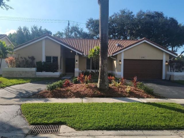  5 BR,  3.00 BTH &nbsp; style home in Plantation