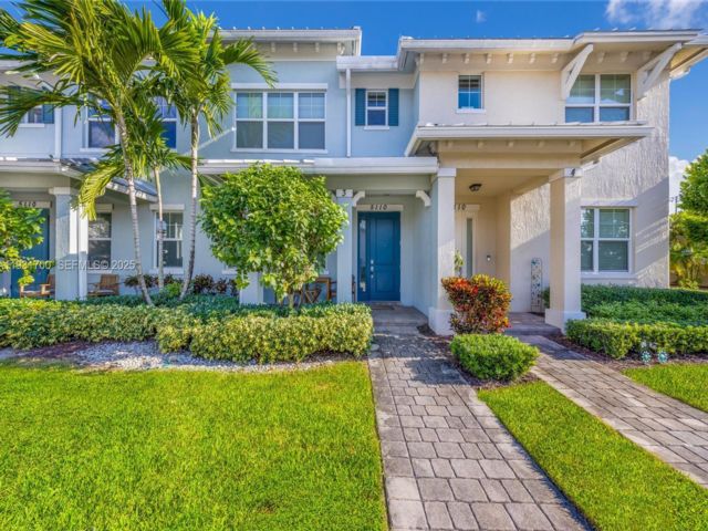  3 BR,  2.50 BTH &nbsp; style home in Hollywood