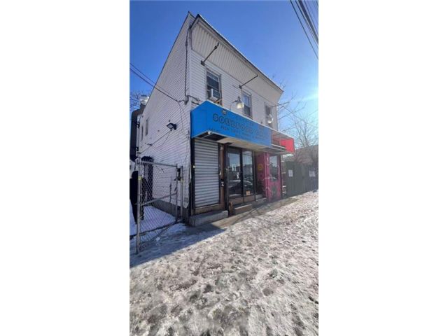 Studio,  0.00 BTH &nbsp;Mixed use style home in Jamaica