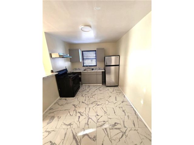  1 BR,  1.00 BTH &nbsp;Multi-family style home in Canarsie