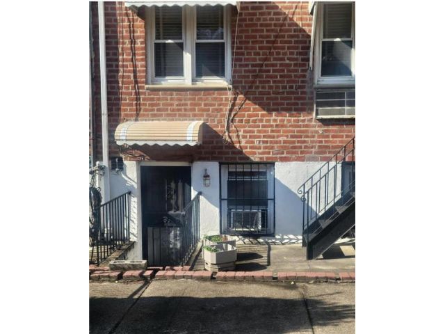  3 BR,  2.00 BTH &nbsp;Single family style home in East Flatbush
