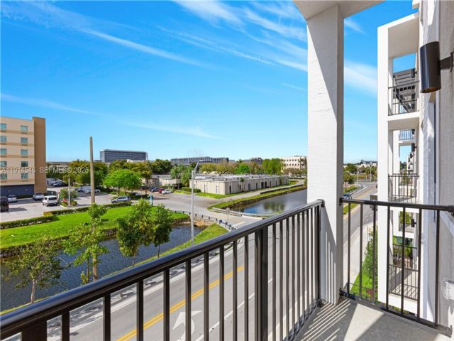  2 BR,  2.50 BTH &nbsp;Condo style home in Medley