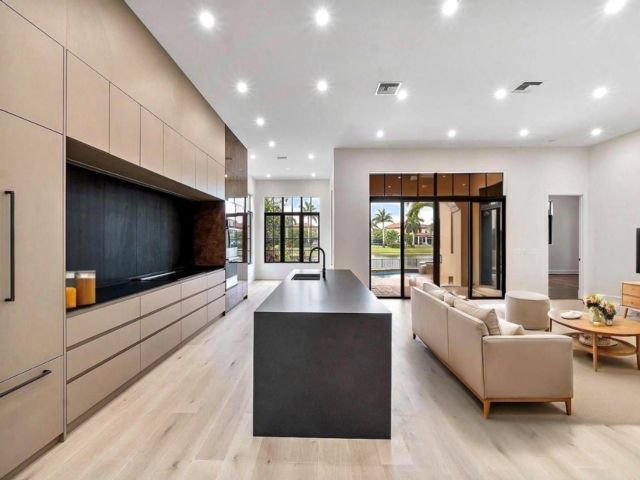  3 BR,  2.50 BTH &nbsp; style home in Parkland