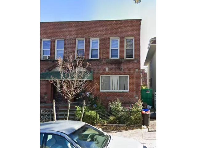  9 BR,  0.00 BTH &nbsp;Multi-family style home in Bath Beach