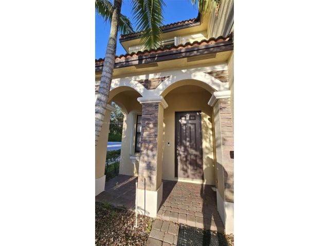  3 BR,  2.50 BTH &nbsp;Townhouse style home in Medley