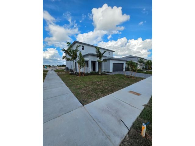  4 BR,  2.50 BTH &nbsp; style home in Homestead