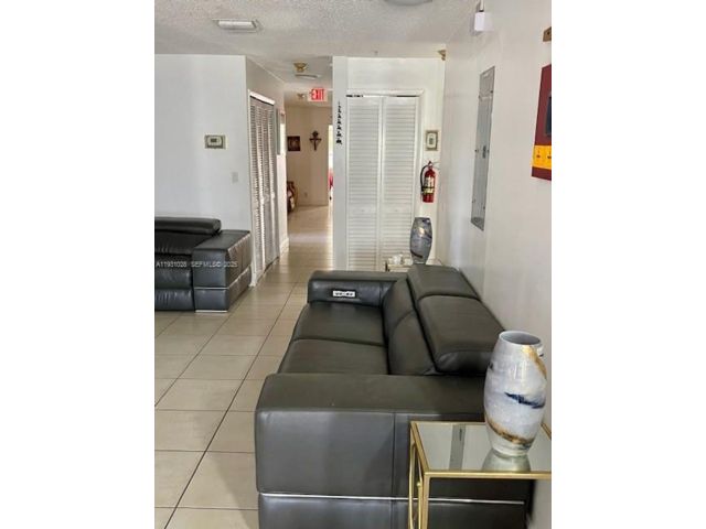 10 BR,  4.00 BTH &nbsp; style home in Miami