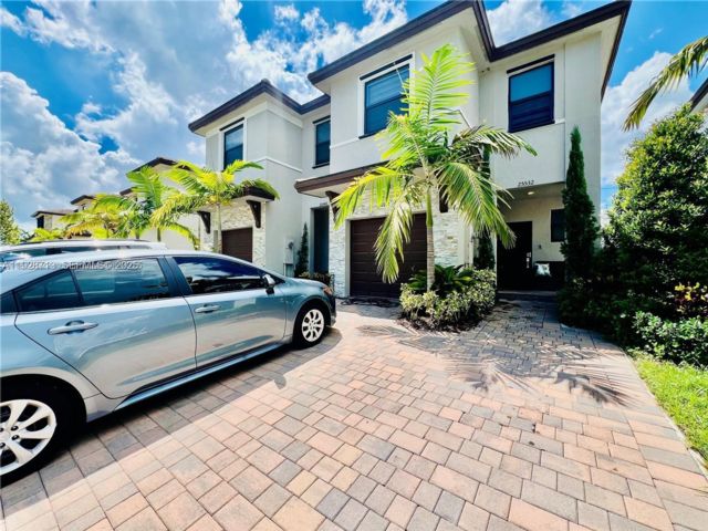  3 BR,  2.50 BTH &nbsp;Townhouse style home in Homestead