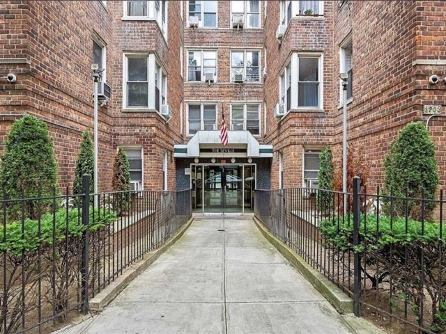  2 BR,  1.00 BTH &nbsp;Co-op style home in Madison