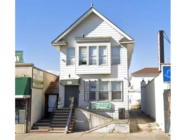 Studio,  0.00 BTH &nbsp;Mixed use style home in Bensonhurst