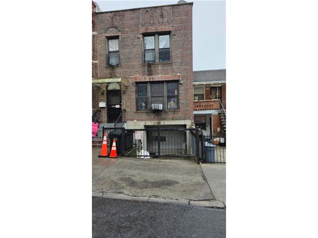 Studio,  0.00 BTH &nbsp;Multi-family style home in Boro-park