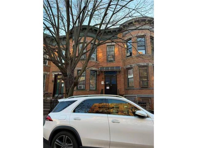 Studio,  0.00 BTH &nbsp;Multi-family style home in Sunset Park