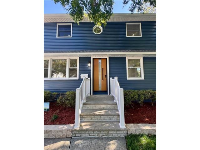  6 BR,  3.00 BTH &nbsp;Single family style home in Dongan Hills-above Hylan