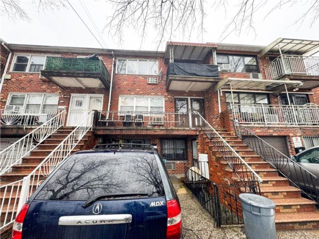  8 BR,  0.00 BTH &nbsp;Multi-family style home in Old Mill Basin