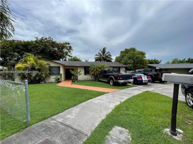  5 BR,  2.00 BTH &nbsp; style home in Miami