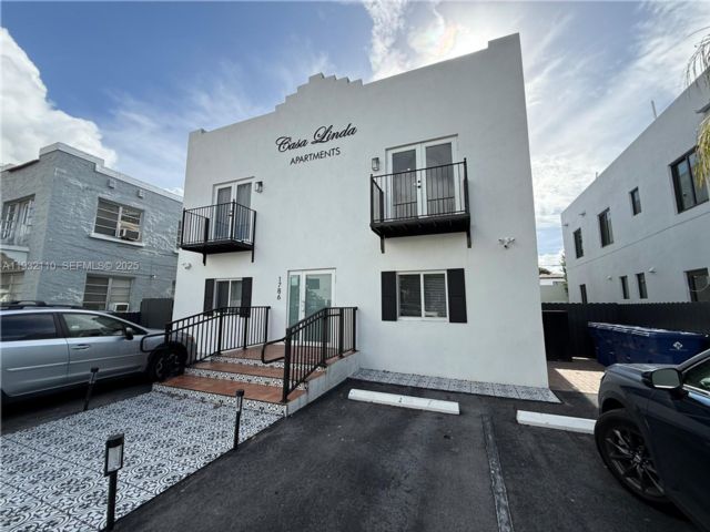  3 BR,  2.00 BTH &nbsp; style home in Miami