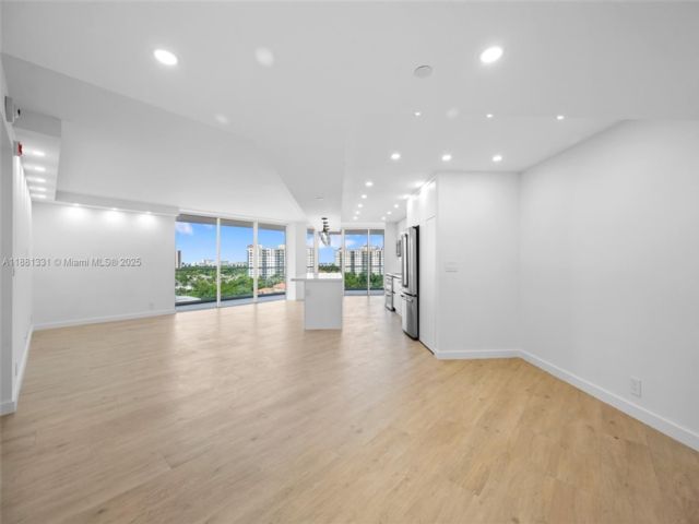  2 BR,  2.00 BTH &nbsp; style home in Aventura