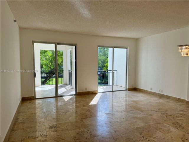  2 BR,  2.00 BTH &nbsp; style home in Aventura