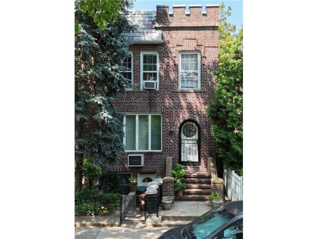 Studio,  0.00 BTH &nbsp;Multi-family style home in Bay Ridge