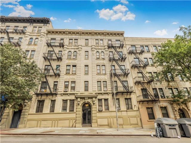  1 BR,  1.00 BTH &nbsp;Co-op style home in Morningside Heights