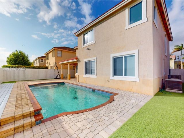  4 BR,  3.00 BTH &nbsp;European style home in Miami