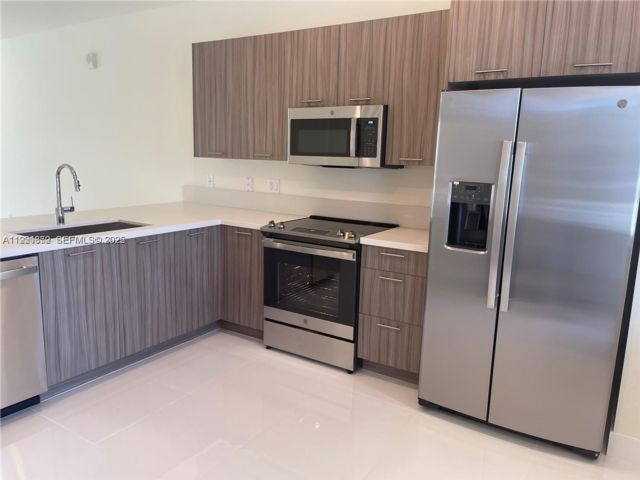  3 BR,  2.50 BTH &nbsp; style home in Medley