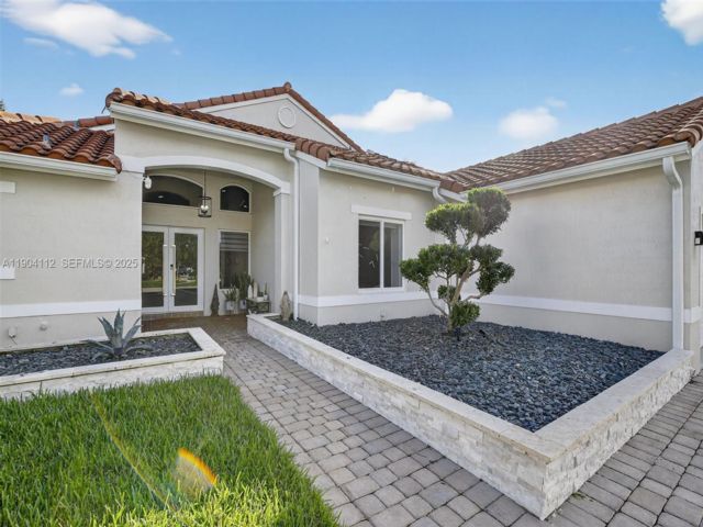  4 BR,  2.00 BTH &nbsp;European style home in Pembroke Pines