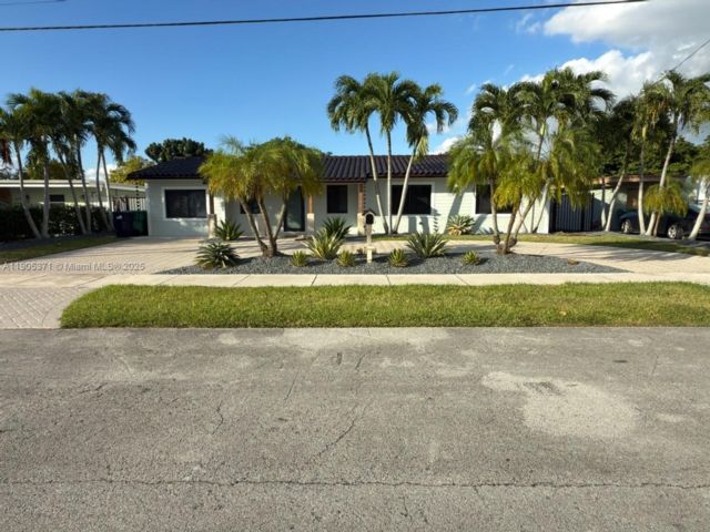  5 BR,  3.00 BTH &nbsp; style home in Miami