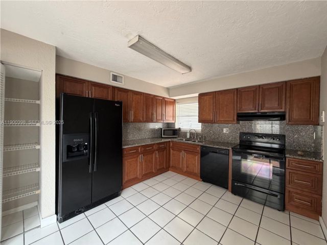  3 BR,  2.50 BTH &nbsp; style home in Miami