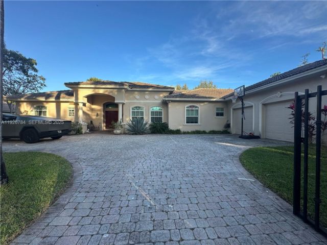  4 BR,  4.00 BTH &nbsp; style home in Palmetto Bay