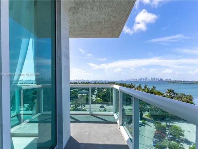  3 BR,  2.00 BTH &nbsp;Condo style home in North Bay Village