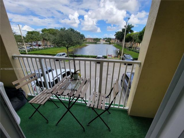  2 BR,  2.50 BTH &nbsp;Condo style home in Miami