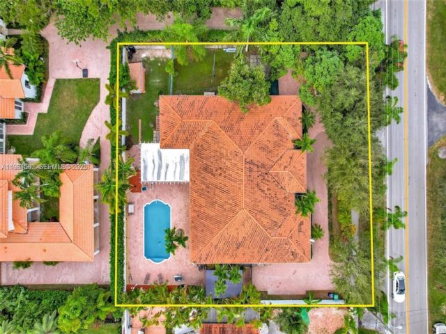  5 BR,  4.00 BTH &nbsp; style home in Coral Gables