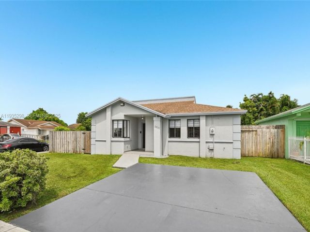  3 BR,  2.00 BTH &nbsp; style home in Miami