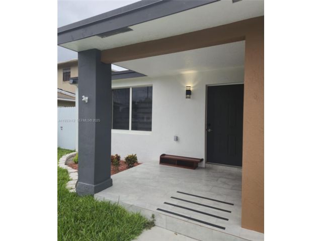  3 BR,  1.00 BTH &nbsp;European style home in West Hollywood