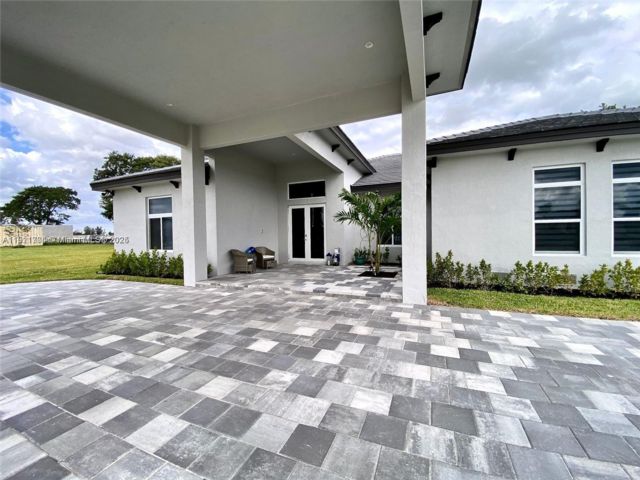  5 BR,  3.00 BTH &nbsp;European style home in Homestead